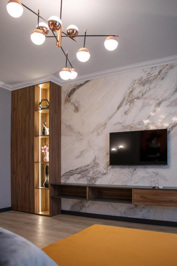 Royal 2 Apartments On Shevchenka 38 Str 利沃夫 外观 照片