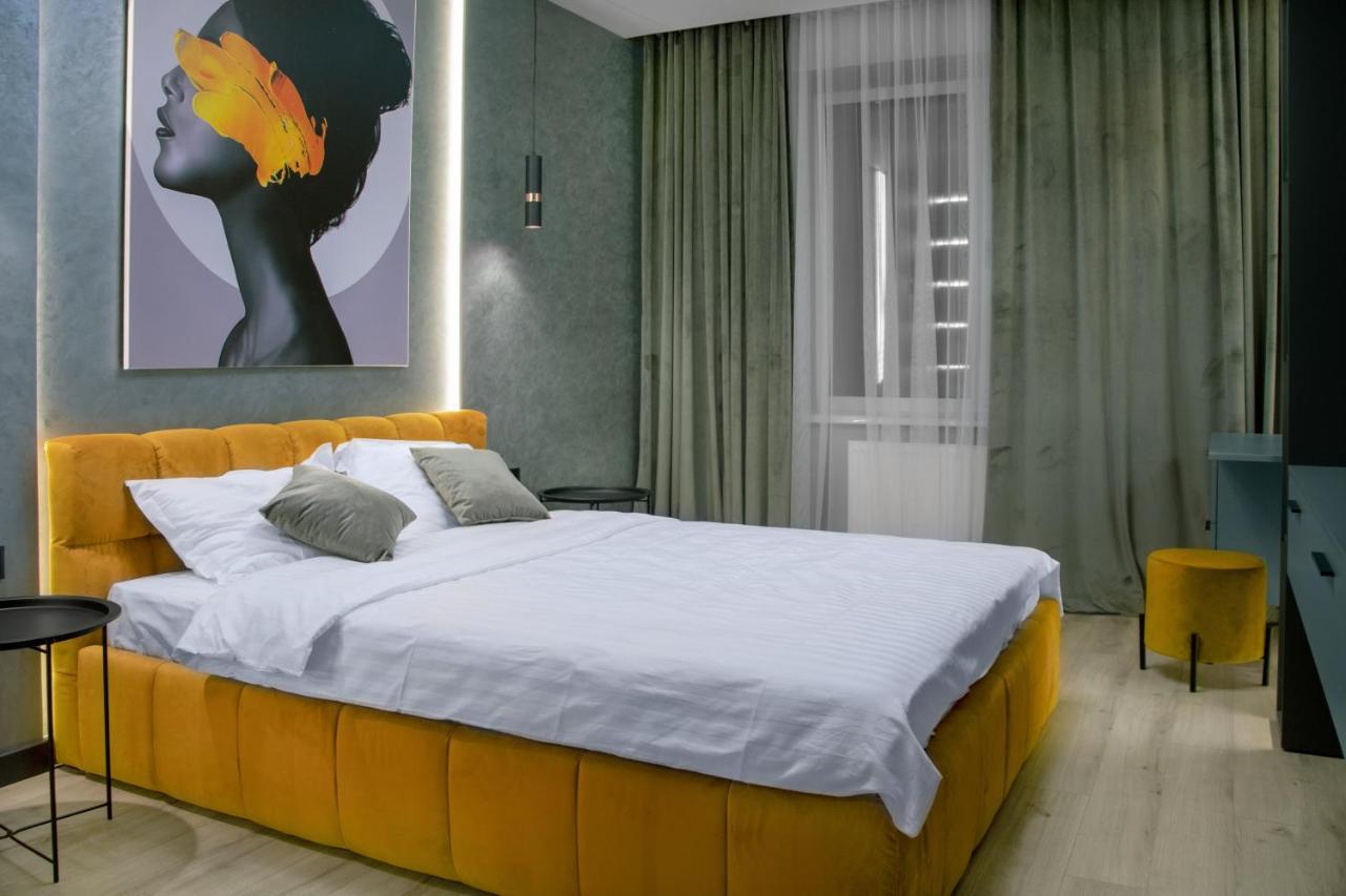 Royal 2 Apartments On Shevchenka 38 Str 利沃夫 外观 照片