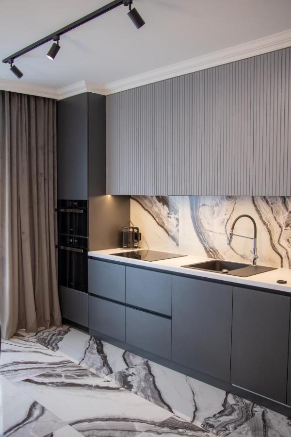 Royal 2 Apartments On Shevchenka 38 Str 利沃夫 外观 照片