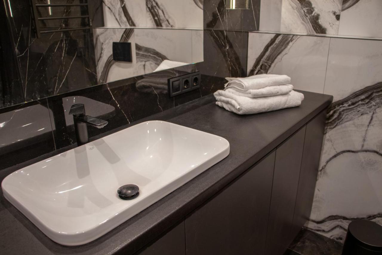 Royal 2 Apartments On Shevchenka 38 Str 利沃夫 外观 照片