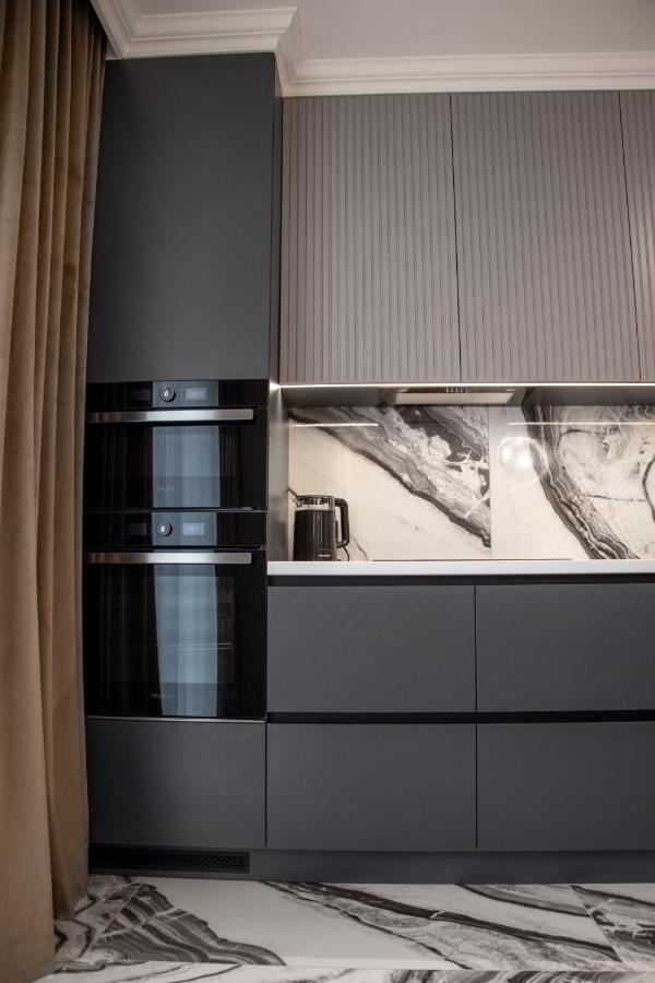 Royal 2 Apartments On Shevchenka 38 Str 利沃夫 外观 照片